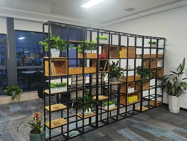 亞泰光電內(nèi)窺鏡在該機(jī)械設(shè)備公司演示、交流,圖為該客戶辦公現(xiàn)場(chǎng)